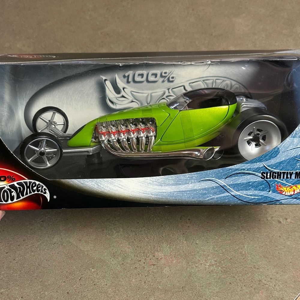 Hot Wheels ‘Slightly Modified’ 1:18 Scale Lime Green Dragster #54577